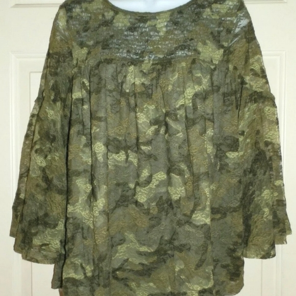 SMOCKED YOKE LACE PEASANT GREEN CAMO TOP W/BELL SLEEVES | LARGE - Picture 5 of 10